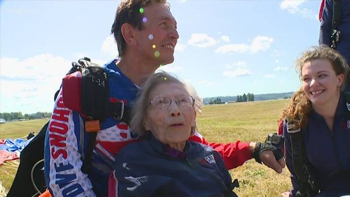 Woman made world record in skydiving at the age of 103, name recorded in Guinness Book Woman made world record in skydiving at the age of 103, name recorded in Guinness Book