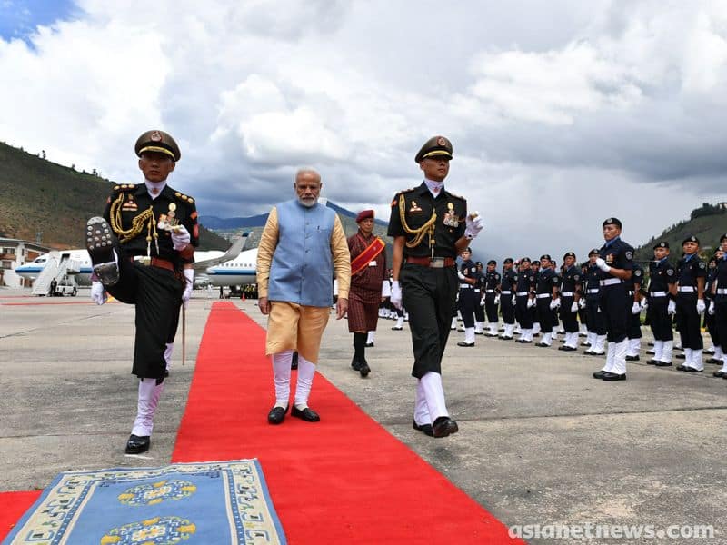 प्रधानमंत्री ने बताया कि दुनिया में कोई भी दो देश एक-दूसरे को इतनी अच्छी तरह से नहीं समझते हैं या न ही साझा करते हैं जितना भारत और भूटान के बीच होता है।