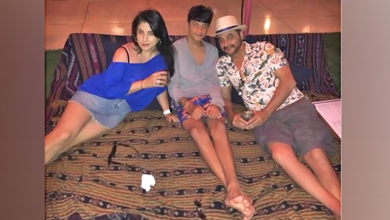 Khushi Kapoor Enjoying Pool Party With Shanaya Kapoor in Bali