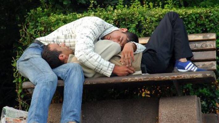 People fall asleep while walking, no one could know the reason People fall asleep while walking, no one could know the reason