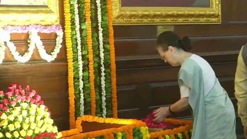 These leaders, including Prime Minister Narendra Modi, paid tribute to Rajiv Gandhi