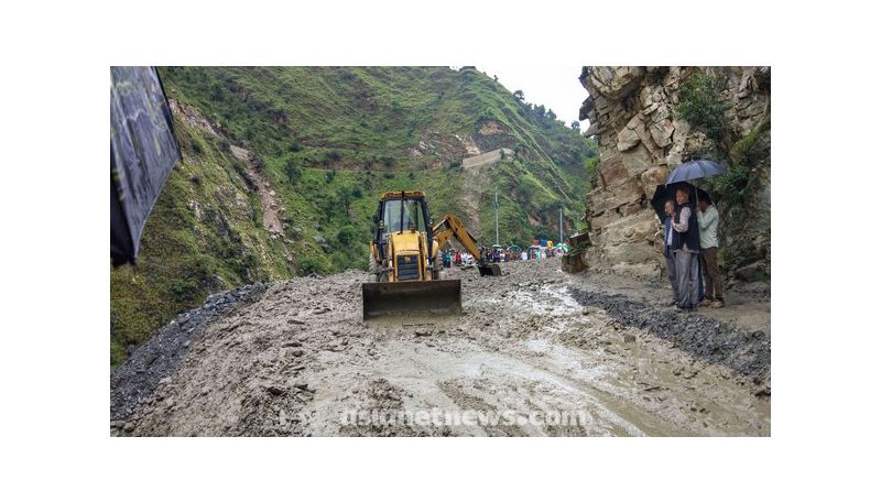 sanal kumar sasidharan manju warrier and shooting team stuck in himachal pradesh flood
