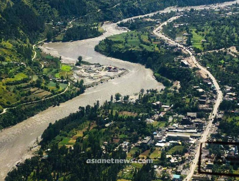 sanal kumar sasidharan manju warrier and shooting team stuck in himachal pradesh flood