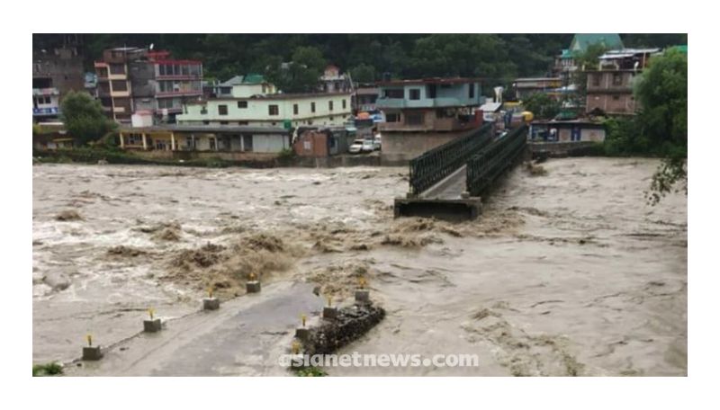 sanal kumar sasidharan manju warrier and shooting team stuck in himachal pradesh flood