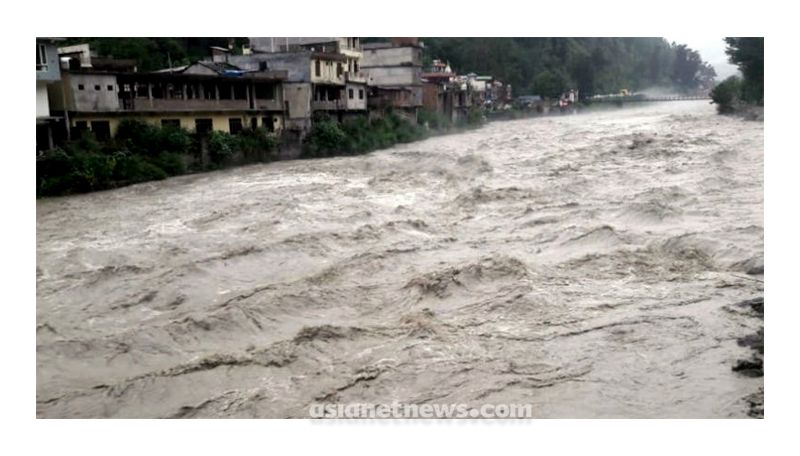 sanal kumar sasidharan manju warrier and shooting team stuck in himachal pradesh flood