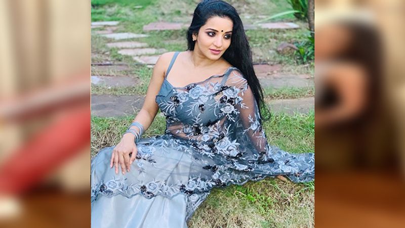 Bhojpuri Actress Monalisa latest Rockstar photos