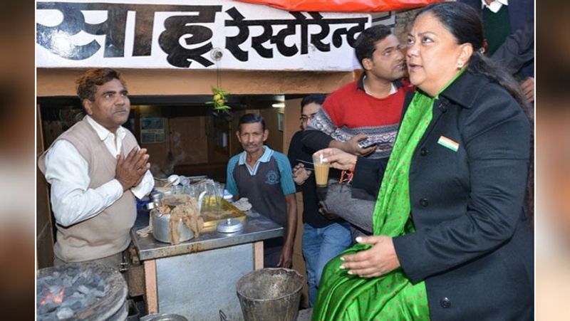Chief Minister Ashok Gehlot reached in famous Sahu restaurant in Jaipur