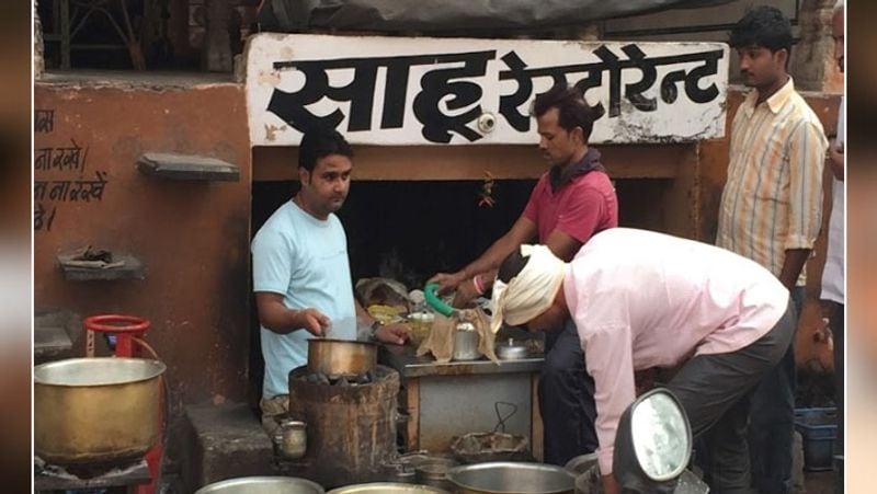 Chief Minister Ashok Gehlot reached in famous Sahu restaurant in Jaipur