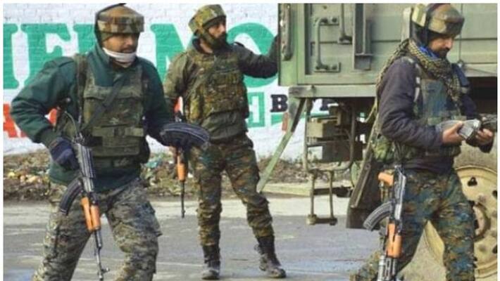 fresh restrictions imposed in kashmir ahead of Friday Prayers fresh restrictions imposed in kashmir ahead of Friday Prayers