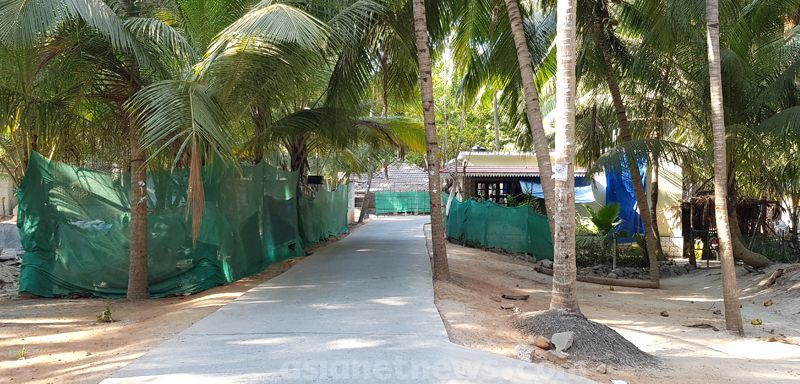 మాంసాహారం అమ్మకాలపై ఆంక్షలు : గోవులు, ఎద్దులు, బర్రెలు, గొర్రెలు, దున్నపోతులు.. ఇలా జంతువులను వధించడం, వాటి మాంసం అమ్మదాన్ని నిషేధించడం ప్రఫుల్ చేసిన మరో ప్రతిపాదన. ముస్లిం జనాభా ఎక్కువగా ఉండే ప్రాంతాల్లో ఇది సాధ్యమా? వారికి బీఫ్ బాగా అలవాటు. గోవధపై నిషేధం వరకు సరే కానీ, మిగతా జంతువలపైనా నిషేధం విధిస్తే ఎలా? అనేది మెజార్టీ మంచి వాదన. ముస్లింలు కాకుండా ఈ దీవుల్లో ఉండే ఆదివాసీలు కూడా ఎక్కువగా మాంసంపైపే ఆధారపడతారు.