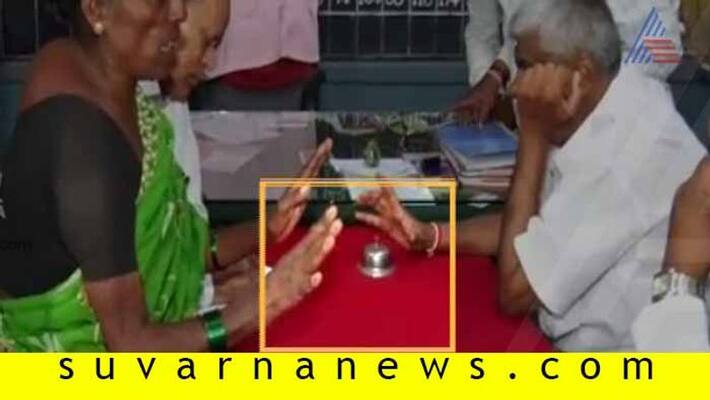 HD Revanna Shows His Negligence Behaviour In Front Of Flood Victims Of Gokak HD Revanna Shows His Negligence Behaviour In Front Of Flood Victims Of Gokak