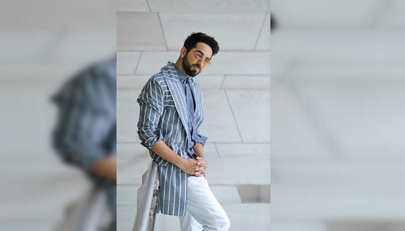 আয়ুষ্মান খুরানাঃ বার বার দাঁত মাজা অভ্যাস আয়ুষ্মানের তাই তিনি কিট সঙ্গে নিয়েই ঘোরেন সারাক্ষণ।