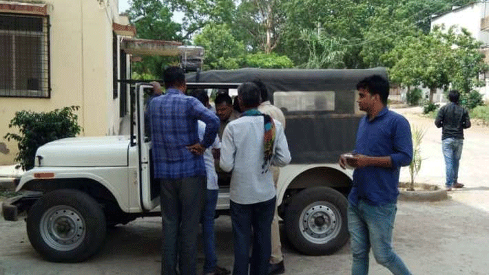 Husband tried to commit suicide in up Husband tried to commit suicide in up