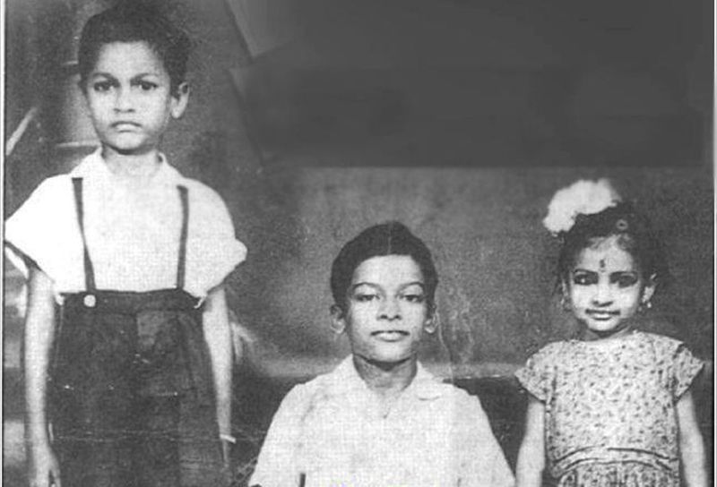 తమ్ముడు నగబాబు, చెల్లెలు విజయలతో చిరంజీవి