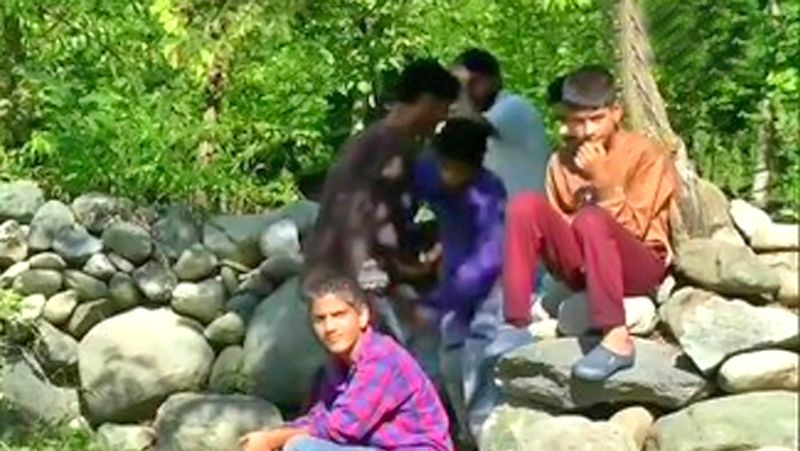 jammu kashmir condition Locals in TRAL play cricket viral some picture