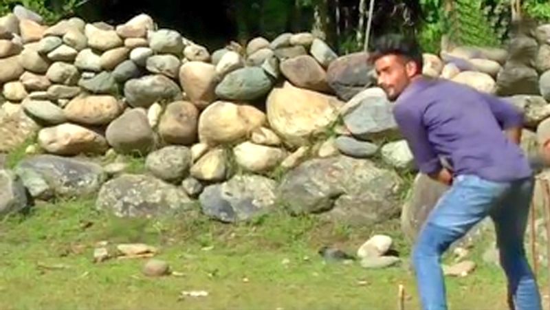jammu kashmir condition Locals in TRAL play cricket viral some picture