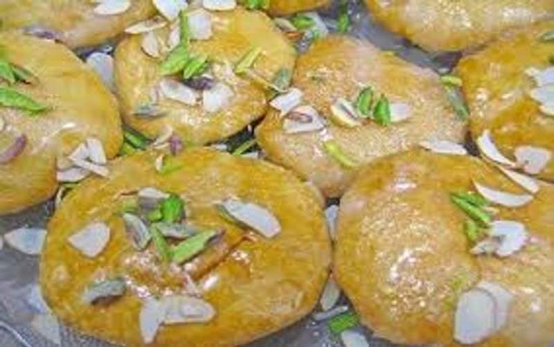 Meeti Mathri is a mathri made of refined flour and it will be soaked in sugar syrup.