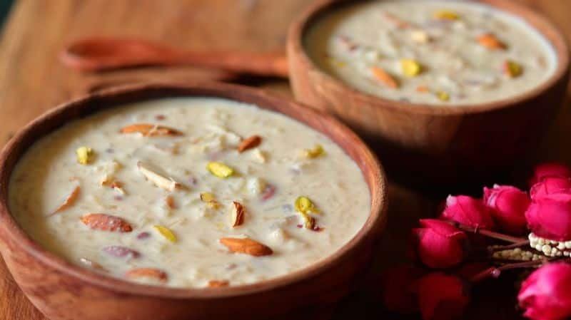 Kheer is another sweet dish made on Janmashtami. It is prepared using Jaggery, milk, sugar, dry fruits. The other three options you can use in Kheer are rice, lauki and vermicelli.