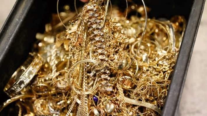 54 lakh gold seized in trichy airport