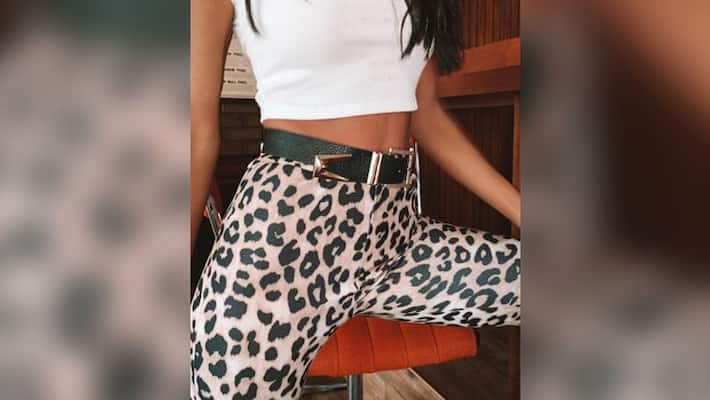 Woman hides alligator inside her pants Woman hides alligator inside her pants