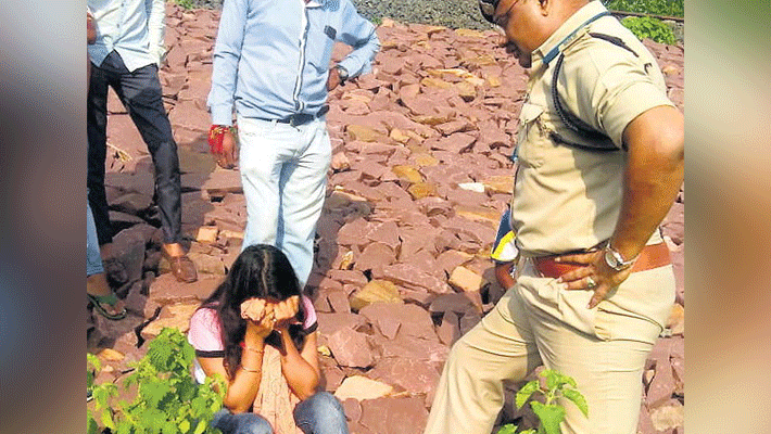 woman doctor attempts suicide by Railway track woman doctor attempts suicide by Railway track
