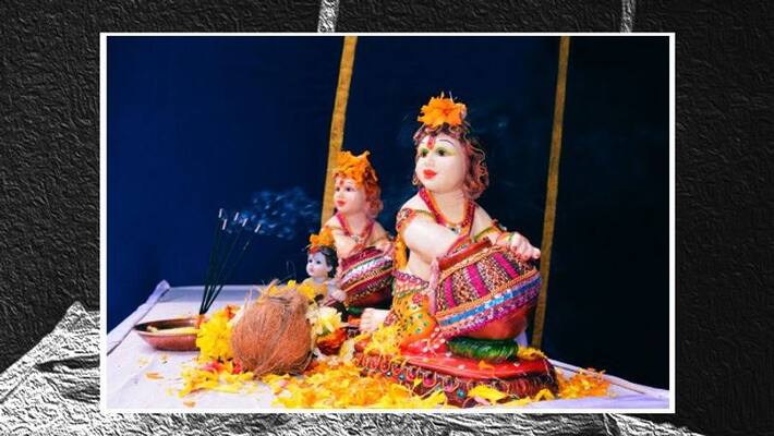 Priest visits hospital with broken Krishna idol arm bmm Priest visits hospital with broken Krishna idol arm bmm