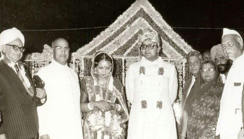 Arun Jaitley was married to Sangeeta Jaitley. They have been blessed with two children Sonali and Rohan Jaitley, and apparently both of them have chosen to be lawyers.