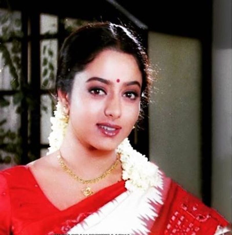 Late Sandalwood Actress Soundarya Sathyanarayana photo gallery