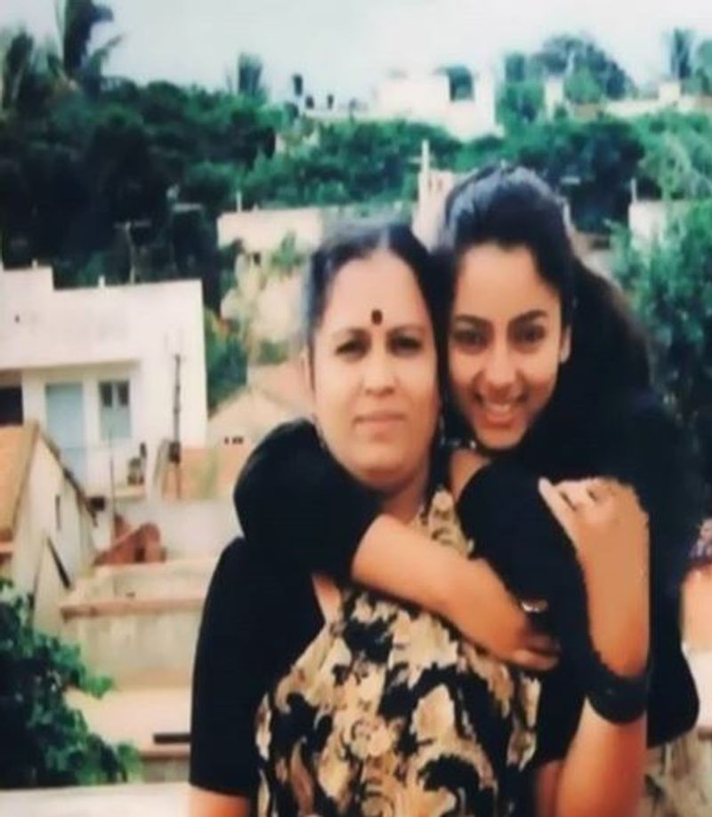 Late Sandalwood Actress Soundarya Sathyanarayana photo gallery