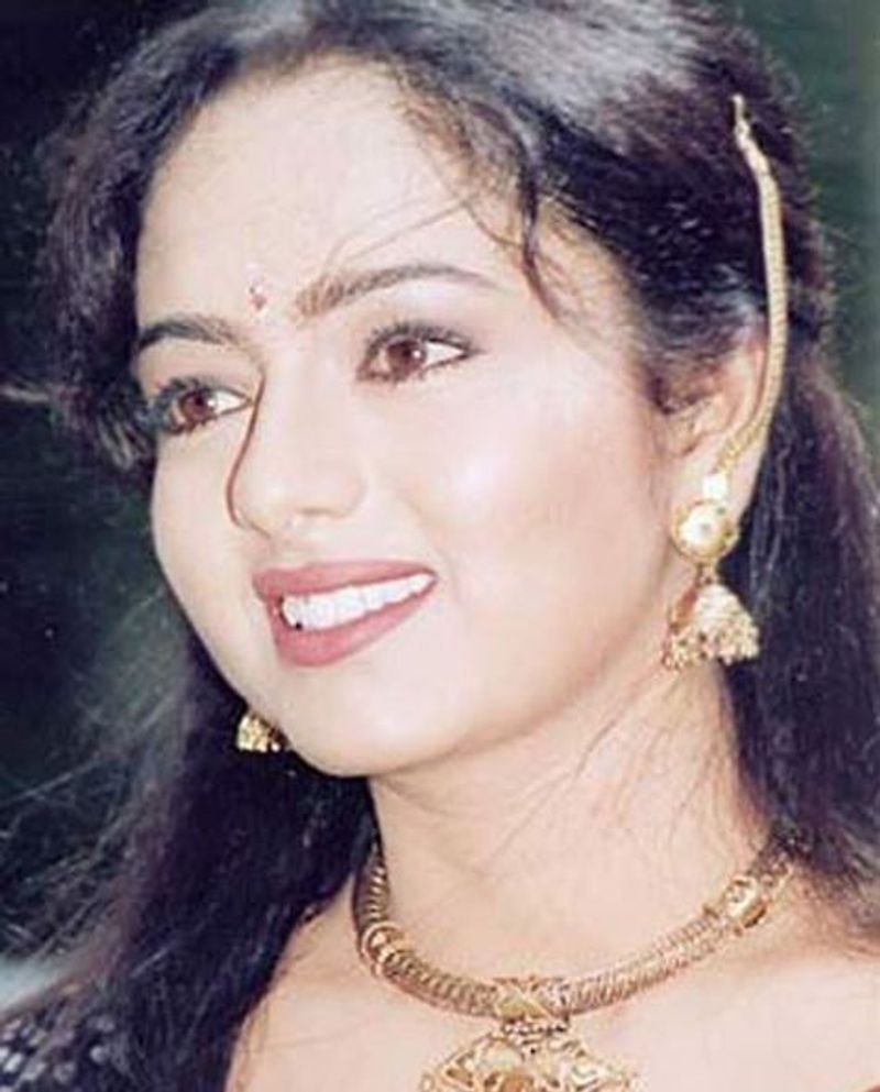 Late Sandalwood Actress Soundarya Sathyanarayana photo gallery