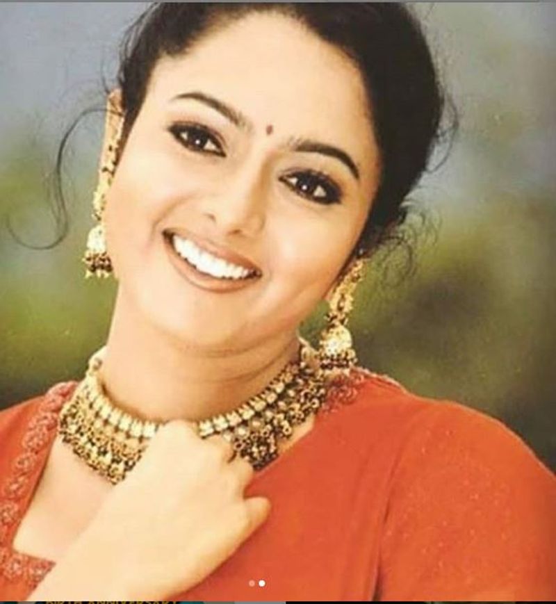 Late Sandalwood Actress Soundarya Sathyanarayana photo gallery