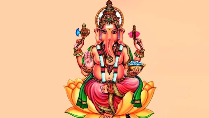 Lord Ganesh will be established in homes on 2nd September, Know in which direction his idol's trunk should be Lord Ganesh will be established in homes on 2nd September, Know in which direction his idol's trunk should be