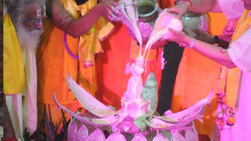 janmashtami celebrated in mathura temple