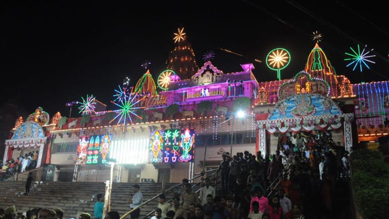 janmashtami celebrated in mathura temple