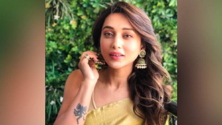 Mimi Chakraborty looks stunning in puja getup Mimi Chakraborty looks stunning in puja getup