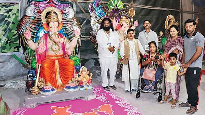 ganpati idols placed in Poonch near loc, travel from mumbai by train ganpati idols placed in Poonch near loc, travel from mumbai by train