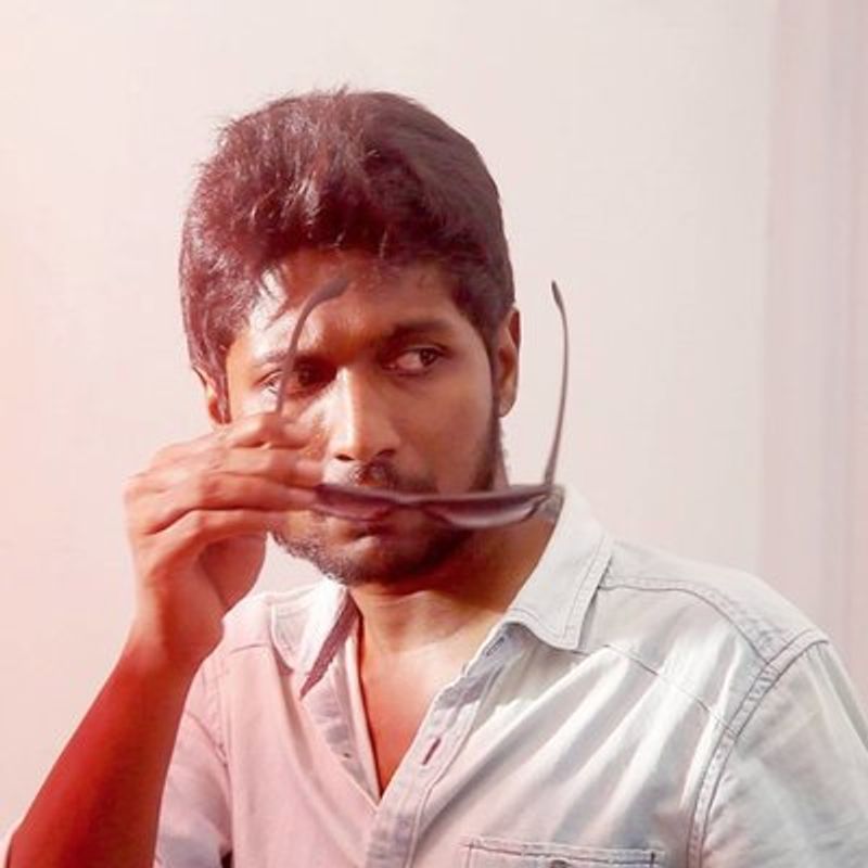 సుహాస్ - యూట్యూబ్ నుండి సిల్వర్ స్క్రీన్ కి ఎంట్రీ ఇచ్చి 'పడి పడి లేచే మనసు', 'మజిలీ', 'ఏజెంట్ సాయి శ్రీనివాస్ ఆత్రేయ' వంటి సినిమాల్లో నటించిన తన నటనతో అందరినీ ఎంటర్టైన్ చేశాడు.