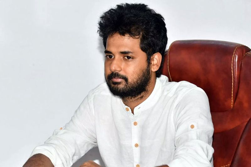 వివేక్ ఆత్రేయ - 'మెంటల్ మదిలో', 'బ్రోచేవారెవరురా' సినిమాలతో టాలీవుడ్ లో నెక్స్ట్ జేనరేషన్ దర్శకుల లిస్ట్ లో తన పేరుని కన్ఫర్మ్ చేసుకున్నాడు.