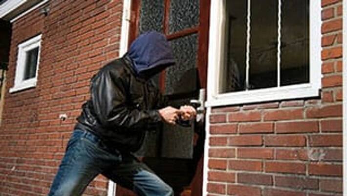 three men arrested for theft in houses by threatening people three men arrested for theft in houses by threatening people