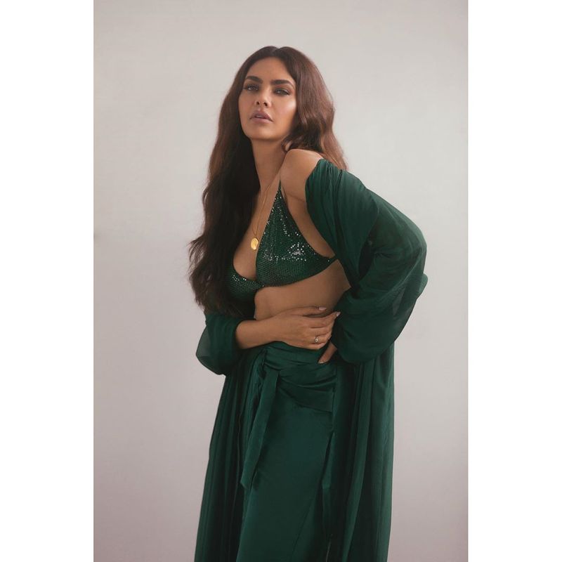Esha Gupta stylish photo shoot goes viral