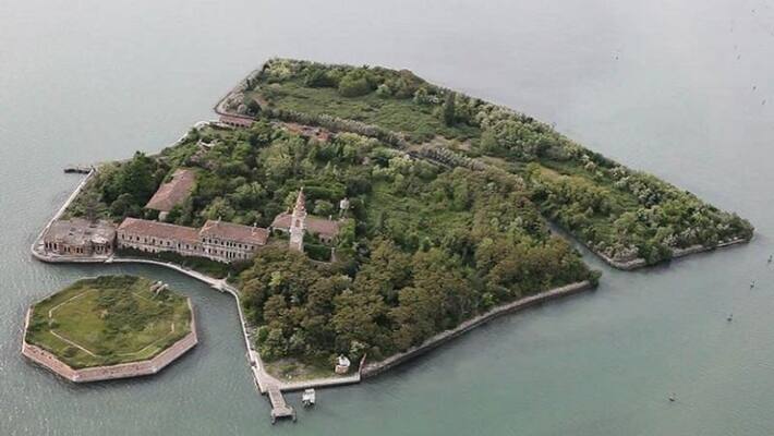 It is forbidden to visit this creepy 'Death Island', 1.6 lakh people were burnt here It is forbidden to visit this creepy 'Death Island', 1.6 lakh people were burnt here