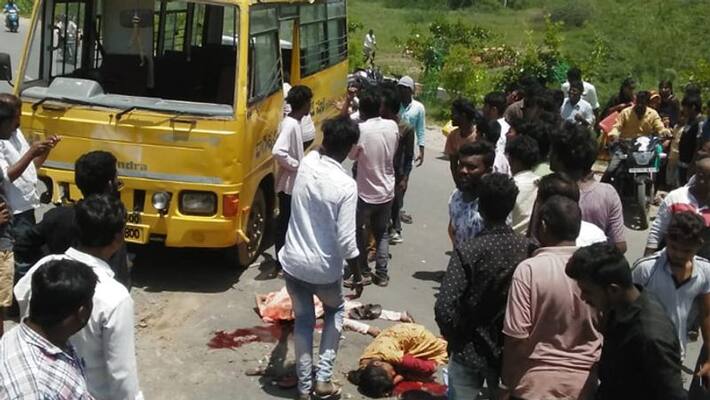 2 students died in school van turtle in vemulawada