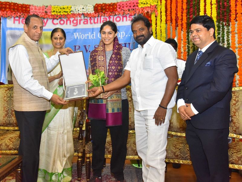 Telangana Governor esl narasimhan felicitates PV Sindhu (photos)