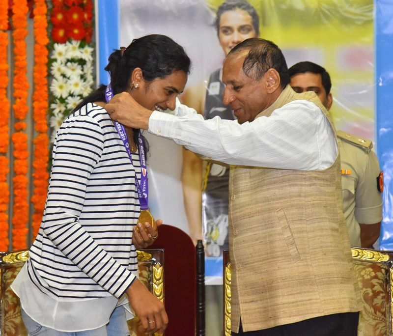 Telangana Governor esl narasimhan felicitates PV Sindhu (photos)