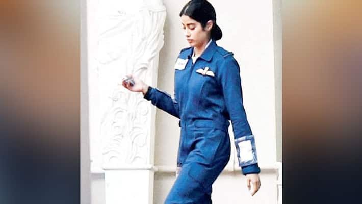 Janhvi kapoor shared her experience on helicopter riding Janhvi kapoor shared her experience on helicopter riding