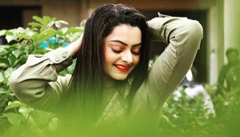 শর্মিষ্ঠার সঙ্গে কভি খুশি কভি গমের, পু-এর মিল এখানেই। স্টাইল ডিভার পাশাপাশি ফিটনেস ফ্রিকও শর্মিষ্ঠা।