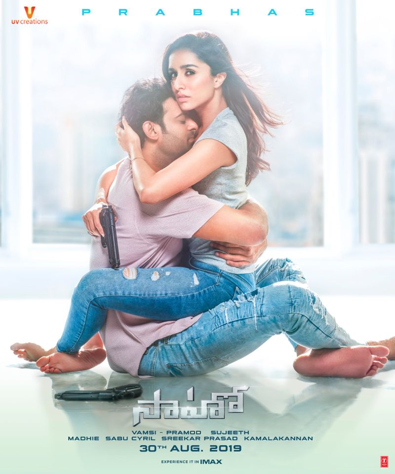 సినిమా కన్నడలో నిర్మించకపోయినప్పటికి కర్ణాటకలో 28 కోట్లకు హక్కులను కొన్నారు. ఇంత భారీ మొత్తంలో కలెక్షన్లు రాబట్టాలంటే కేవలం బెంగళూరు వంటి ప్రధాన నగరాల్లో ఆడితే సరిపోదు. కర్నాటకా అంతా సినిమా ఆడాలి. రూరల్ కర్ణాటకలో తమిళ, తెలుగు భాషల్లో సినిమాను ఎంతమంది చూస్తారో చూడాలి. అంతేకాకుండా, ఇరు తెలుగు రాష్ట్రాలకు దెగ్గరగా ఉండే ప్రాంతాలు సినిమా డిస్ట్రిబ్యూషన్ పరంగా తెలుగు రాష్ట్రాల కిందికి వస్తాయి. ఉదాహరణకు బళ్లారి సీడెడ్ కిందకు వస్తే, రాయచూరు నైజాం డిస్ట్రిబ్యూషన్ పరిధిలోకి వస్తుంది. ఇలాంటి పరిస్థితుల్లో అక్కడ సినిమా ఎలా ఆడుతుందో చూడాలి.