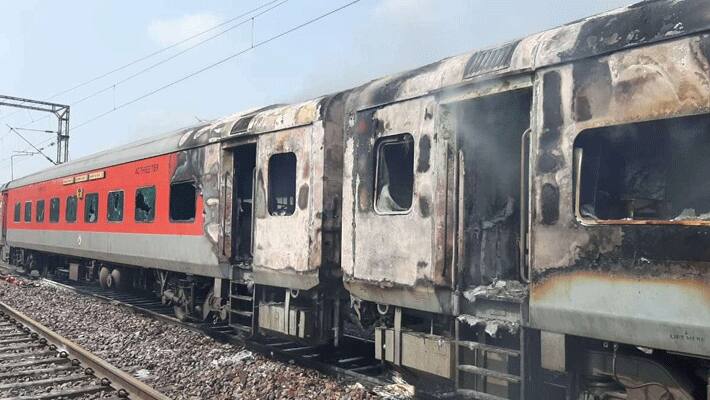 Fire breaks out in Telangana Express...Passengers Safe