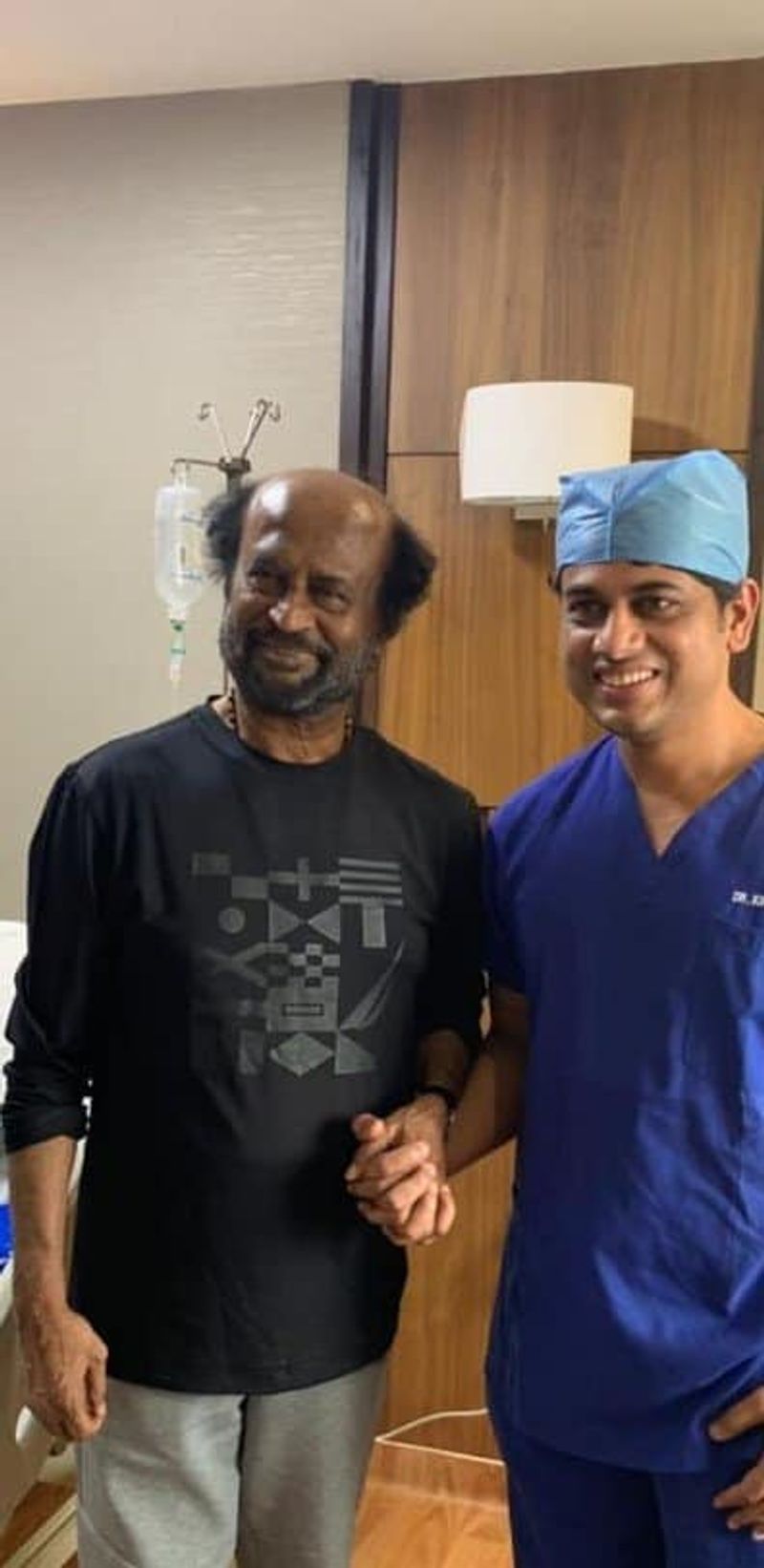 super star rajinikanth met her brother in hospital