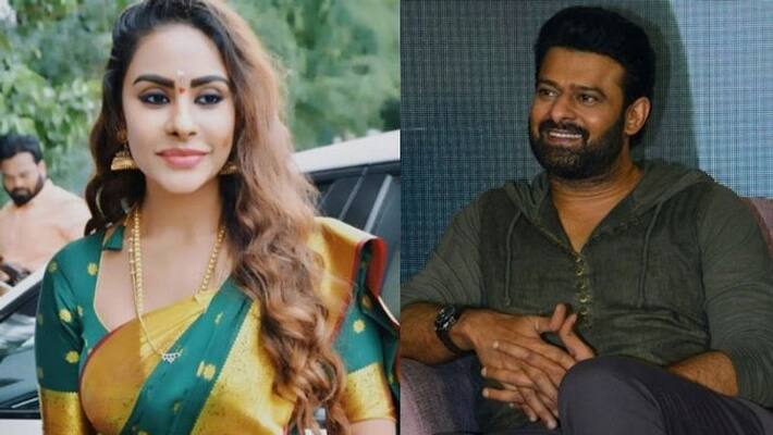 sri reddy comments on 'saaho' movie